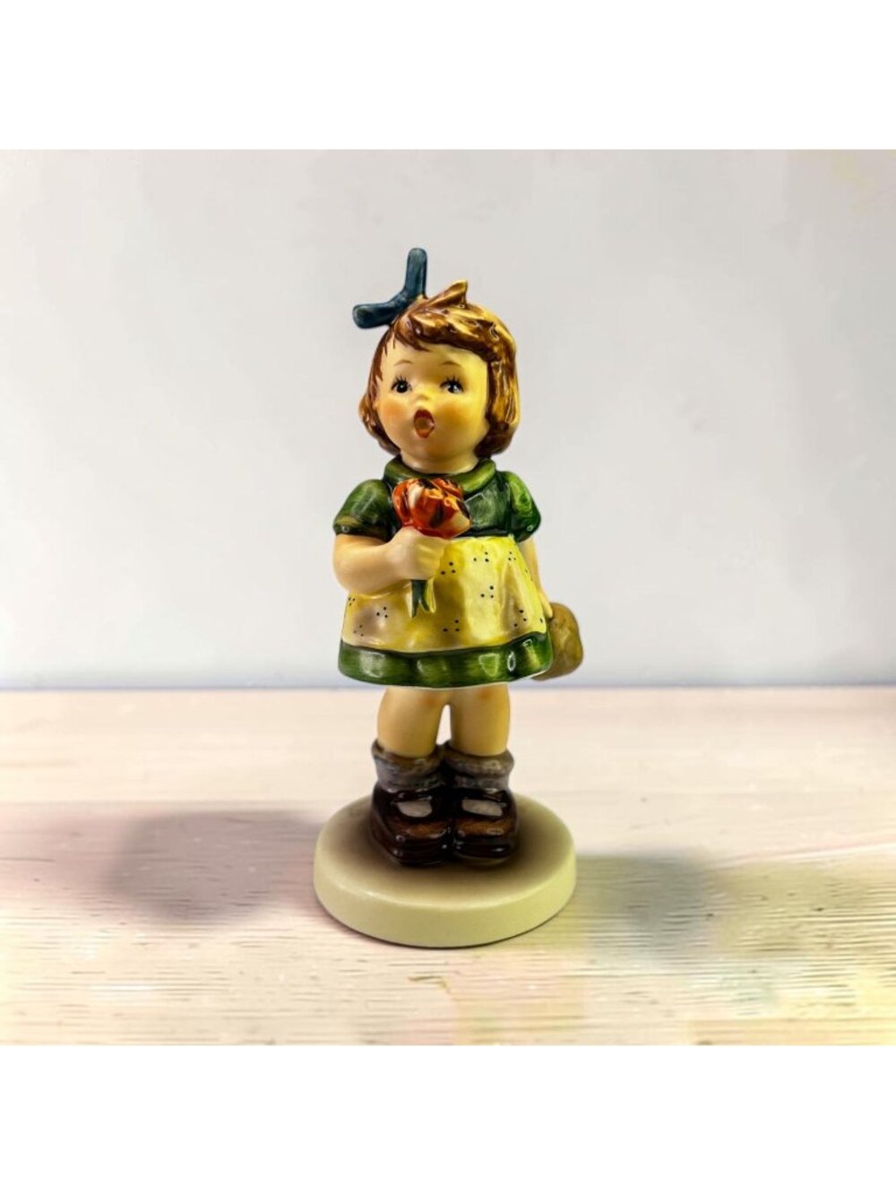 Hummel The Surprise Figurine Exclusive Edition No 12 Goebel Collectors Club 1981
